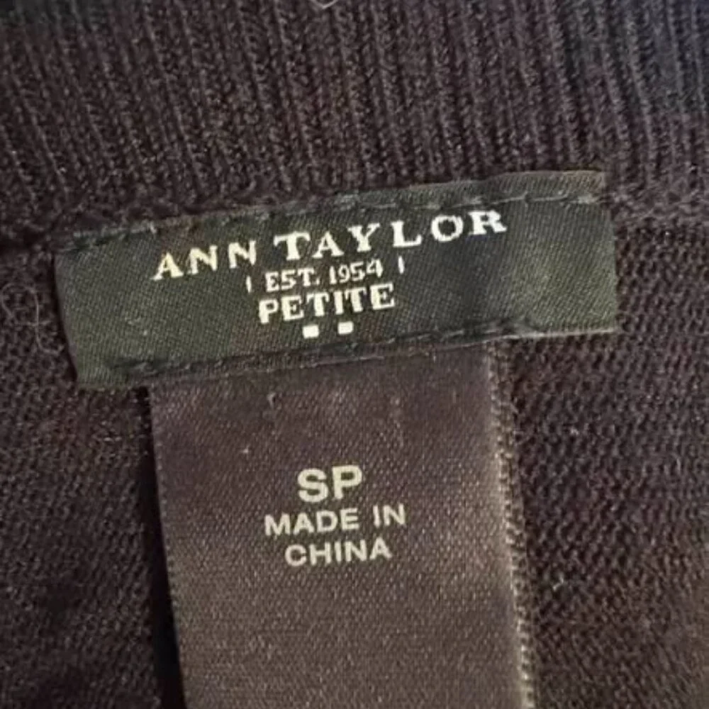 ANN TAYLOR CROP BLACK SWEATER - Picture 4 of 4